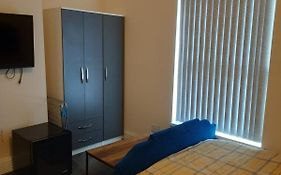 Lovely Bedroom With Shared Kitchen & Bathroom Free Parking