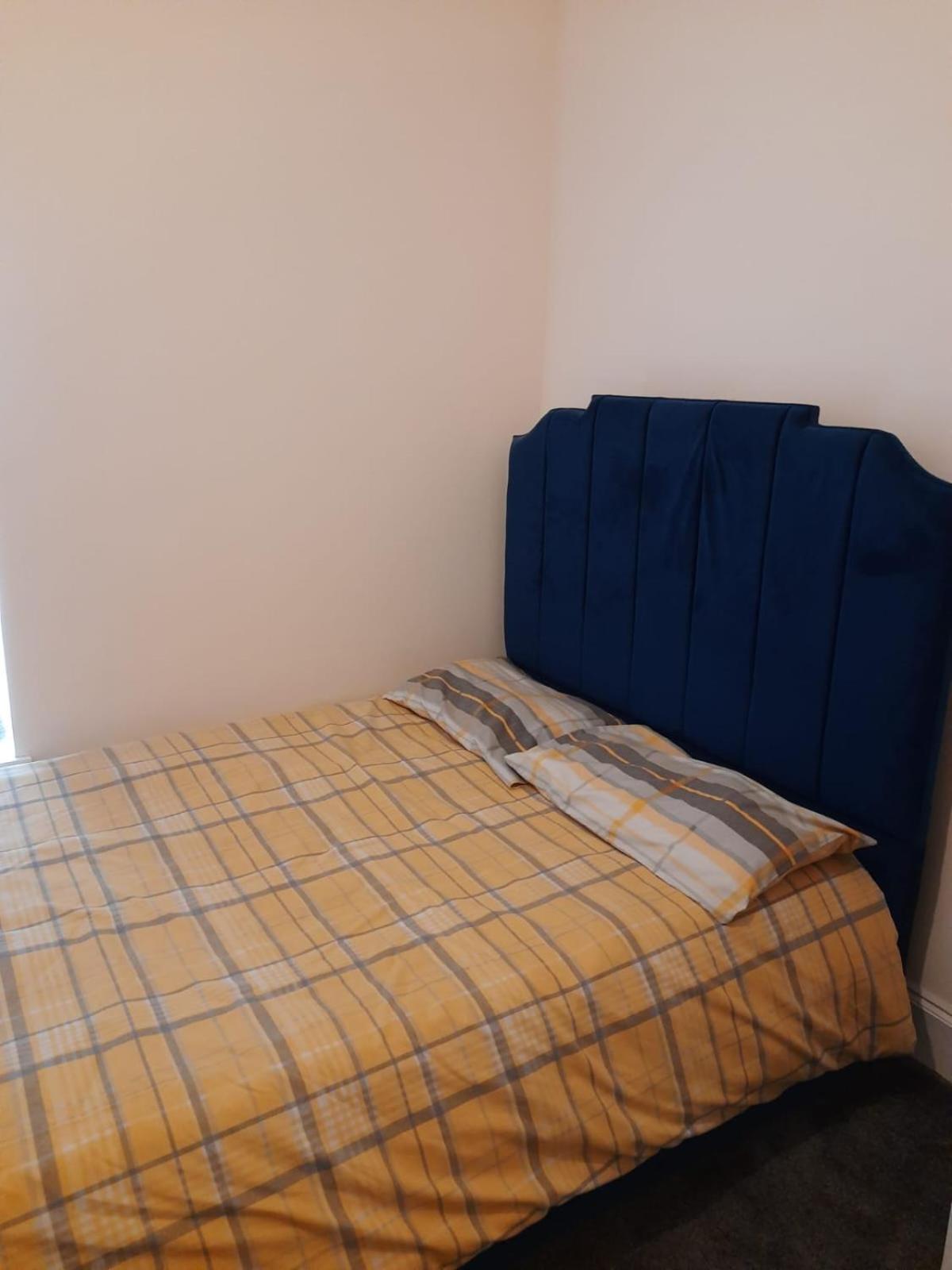 Lovely Bedroom With Shared Kitchen & Bathroom Free Parking Walsall Exterior photo