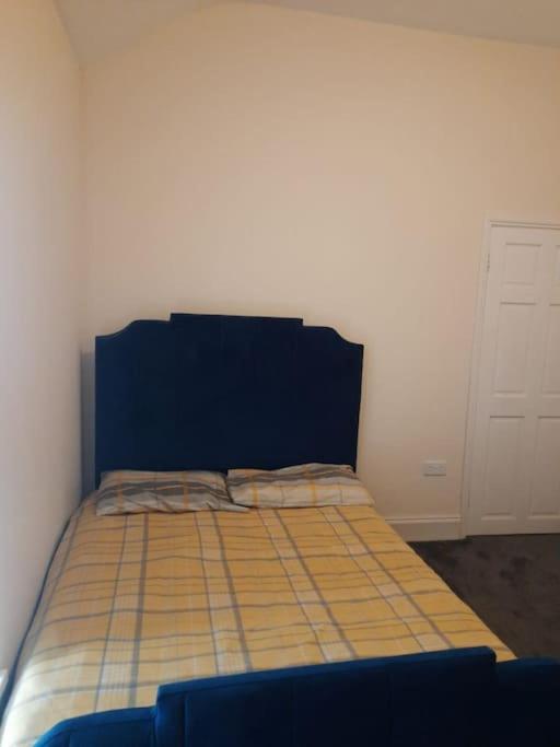 Lovely Bedroom With Shared Kitchen & Bathroom Free Parking Walsall Exterior photo