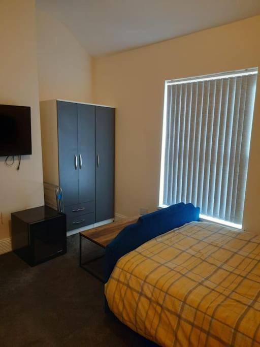 Lovely Bedroom With Shared Kitchen & Bathroom Free Parking Walsall Exterior photo
